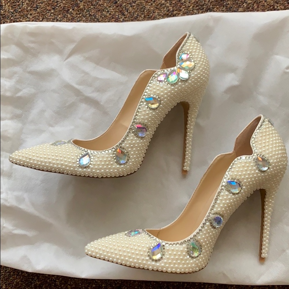 Pearl & rhinestones wedding shoes